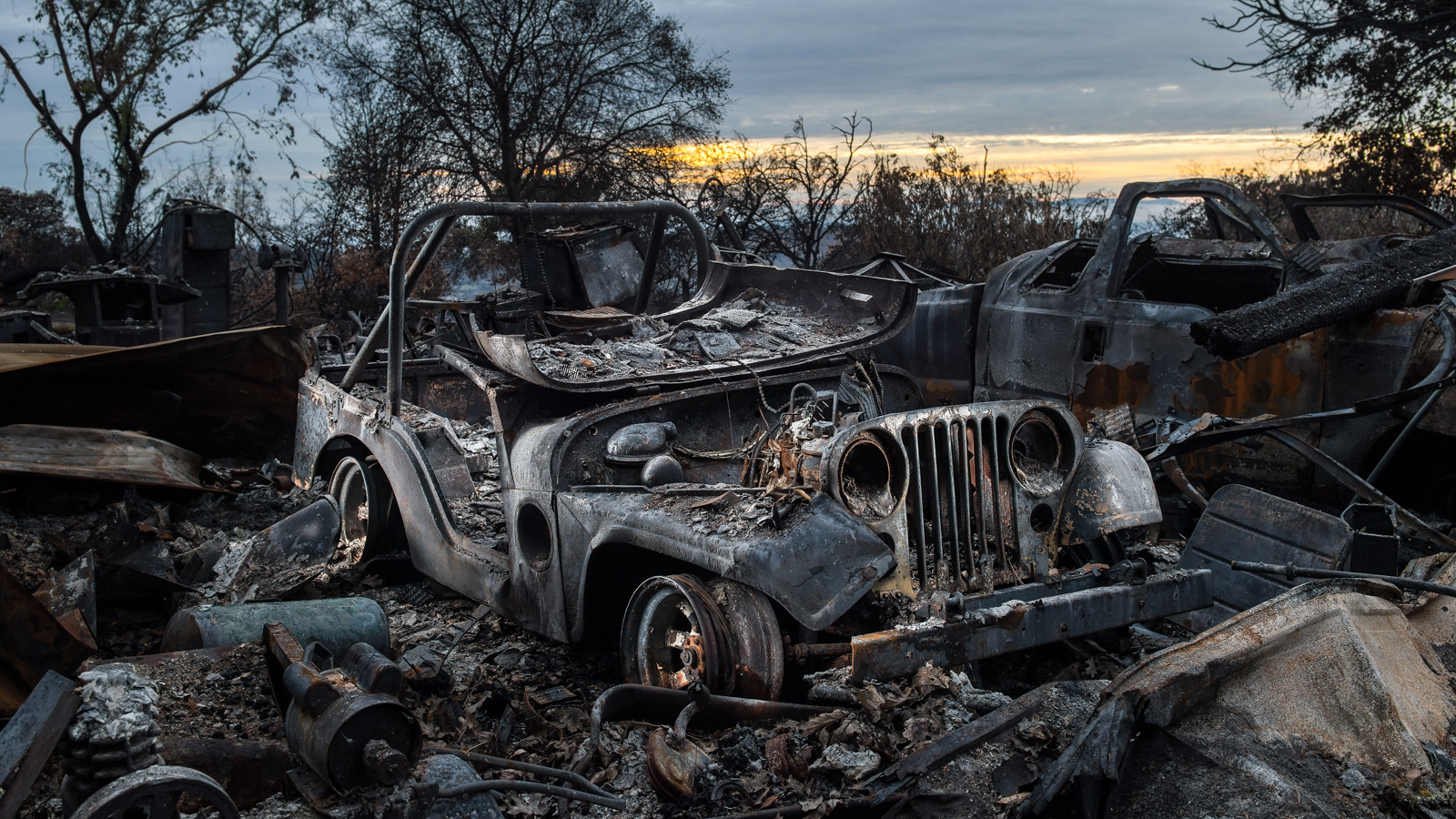 Haunting images of cars caught in the California wildfires | Classic